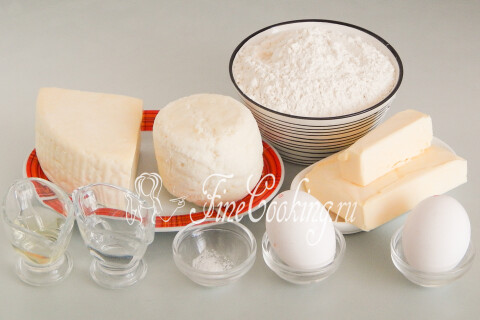 Продукты для ачмы: мука, яйца, сыр сулугуни и адыгейский, сливочное и растительное масло