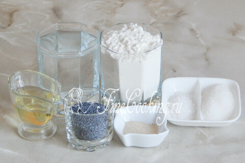 Продукты для хлеба с маком: пшеничная мука, вода, дрожжи, сахар, соль и мак