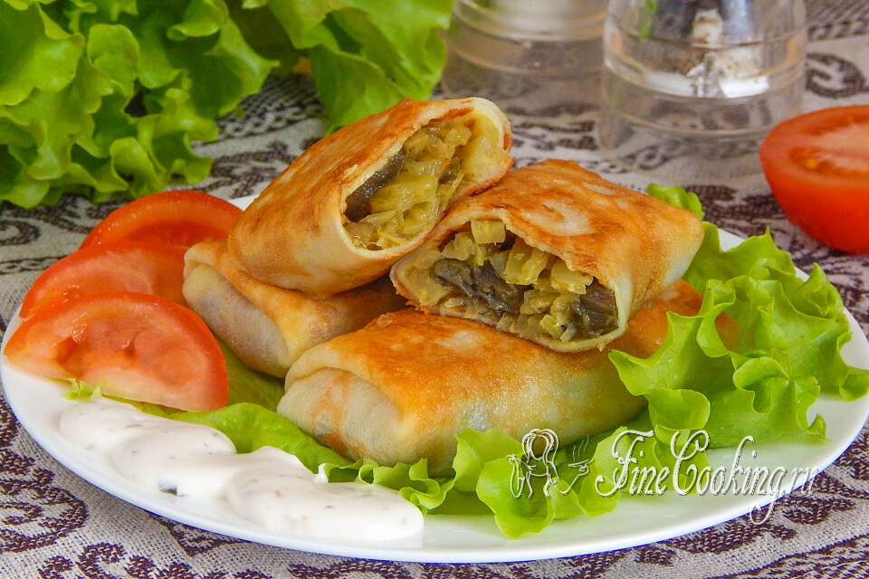 Блинчики с капустой и грибами — готовое блюдо