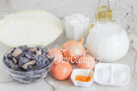 Продукты для блинов с капустой и грибами: мука, молоко, яйца, капуста, грибы и лук