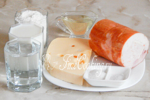 Продукты для блинчиков с ветчиной и сыром: мука, молоко, вода, ветчина и сыр