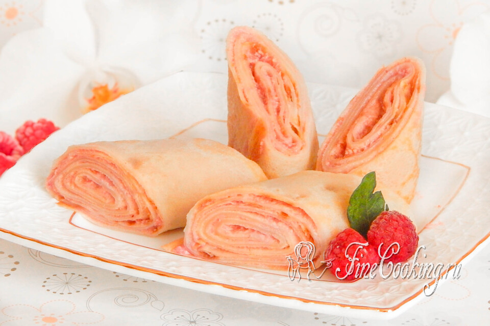 Блинчики со сливочным сыром и малиной — готовое блюдо