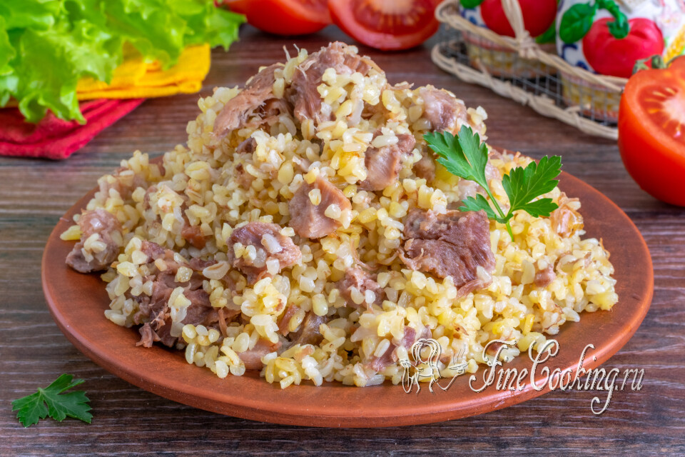 Булгур с тушенкой — готовое блюдо