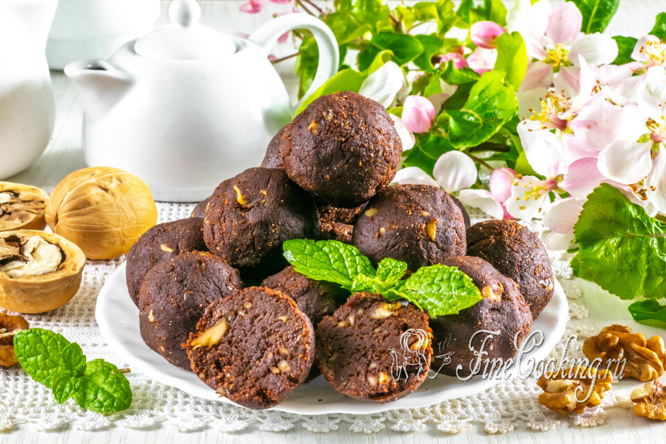 Домашние шоколадные конфеты с орехами и манкой — готовое блюдо