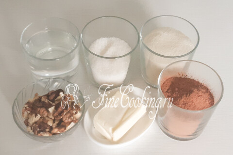 Продукты для шоколадных конфет: вода, манная крупа, сахар, какао-порошок, масло и грецкие орехи.