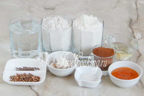 Ржаная и пшеничная мука, дрожжи, солод, мёд и специи — продукты для хлеба