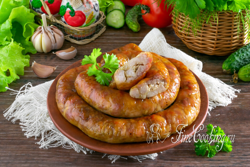 Домашняя колбаса из курицы в кишке — готовое блюдо