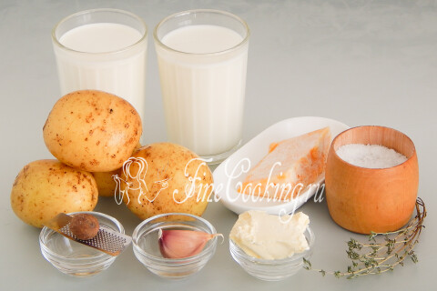 Продукты для картофельного гратена: картофель, сливки, молоко, сыр Пармезан, чеснок, тимьян и специи.