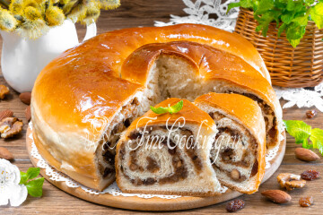 Губана (праздничный дрожжевой пирог с орехами и изюмом)