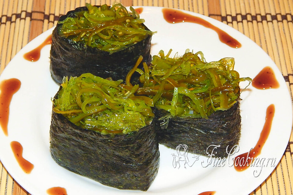 Гунканы с чукой — готовое блюдо