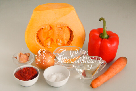 Продукты для тыквенной икры: тыква, сладкий перец, лук, морковь, чеснок и томатная паста