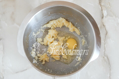 Масляно-сахарная смесь с добавленным куриным яйцом