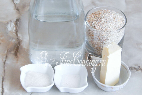 Продукты для ячневой каши в мультиварке: крупа, вода, сливочное масло, соль и сахар