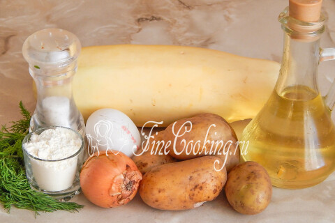 Продукты для картофельных оладий с кабачком: картофель, кабачок, лук и яйцо