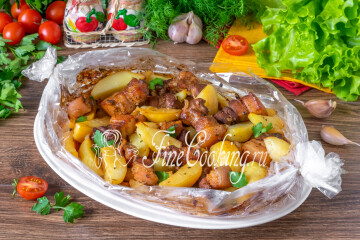 Картошка с грудинкой в рукаве в духовке