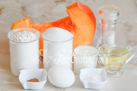 Продукты для кексов с тыквой: мякоть тыквы, мука, яйцо, молоко и корица
