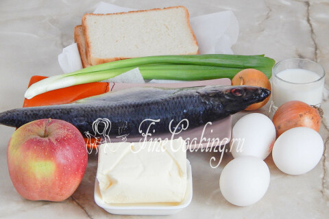 Солёная сельдь, яблоко, репчатый лук, яйца и белый хлеб — продукты для форшмака