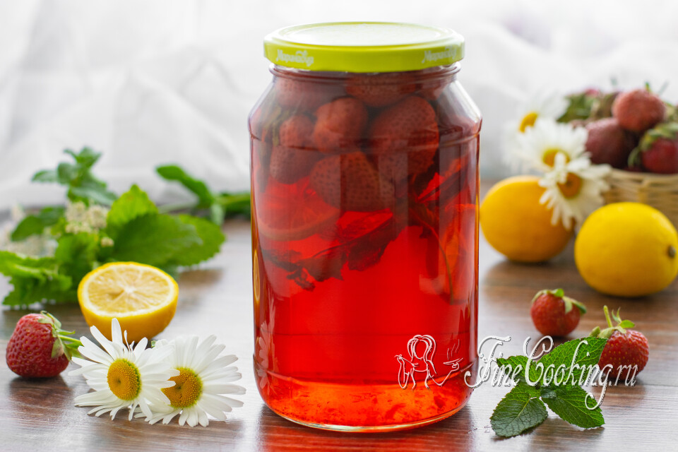 Клубничный компот с мятой и лимоном на зиму — готовое блюдо