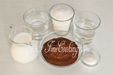 Продукты для домашнего кофейного ликера: водка, сахар, молоко, молотый кофе и ванильный сахар.