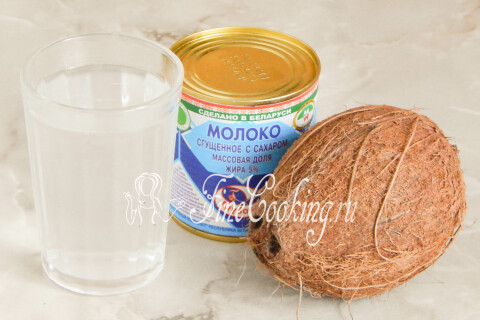 Продукты для кокосового ликера: крупный кокосовый орех, сгущенное молоко и водка