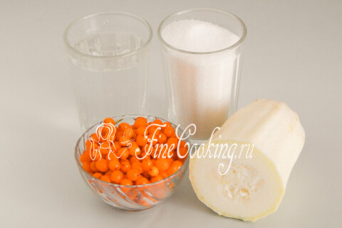 Продукты для компота из облепихи и кабачка: вода, кабачок, ягоды облепихи, сахарный песок.