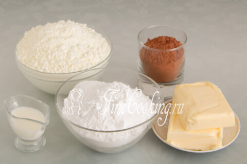 Продукты для домашних конфет: сухое молоко, сливочное масло, сахарная пудра, молоко и какао