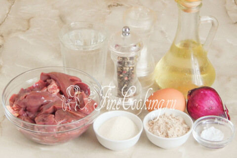 Продукты для котлет из куриной печени: печень, лук, яйцо, гречневая мука, манка и сода