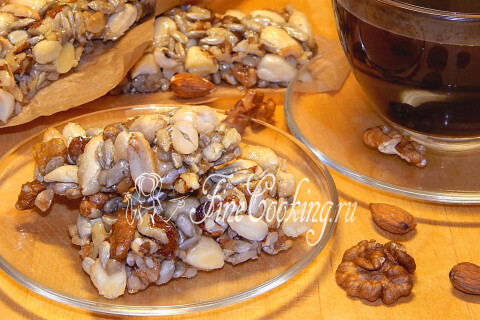 Козинаки из орехов и семечек — сытное домашнее лакомство к чаю