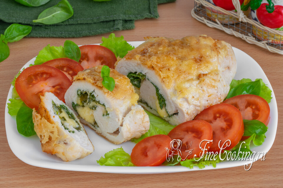 Куриная грудка с сыром и шпинатом — готовое блюдо