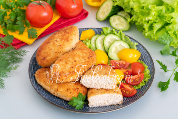 Куриные котлеты с фасолью на сковороде