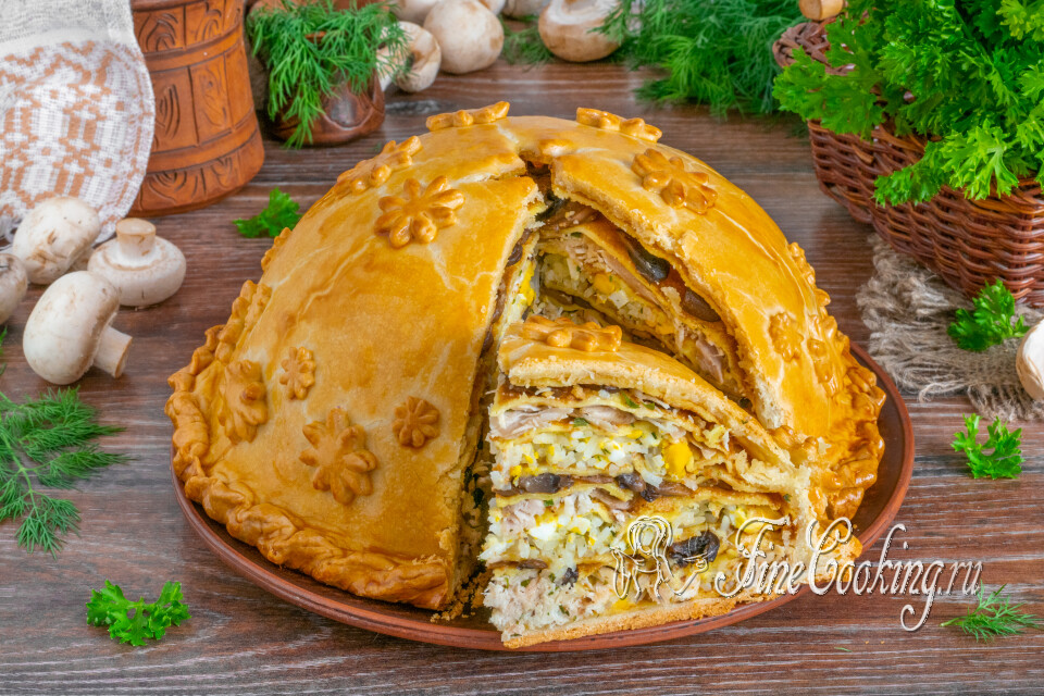 Курник с курицей и блинами — готовое блюдо