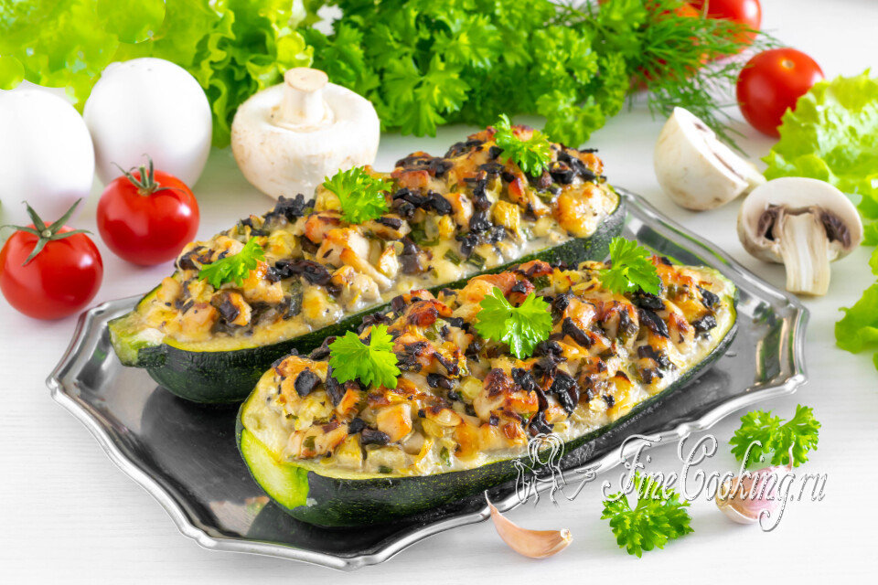 Лодочки из кабачков с курицей, грибами и сыром в духовке — готовое блюдо