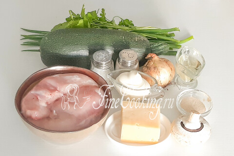 Продукты для лодочек из кабачков с курицей, грибами и сыром: кабачки, куриная грудка, шампиньоны и сыр