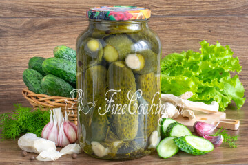 Маринованные огурцы с укропом, чесноком и хреном на зиму