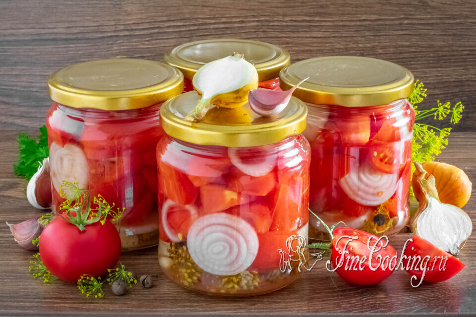 Маринованные помидоры дольками с луком на зиму — готовое блюдо
