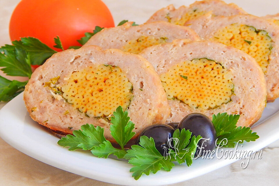 Мясной рулет с макаронами — готовое блюдо
