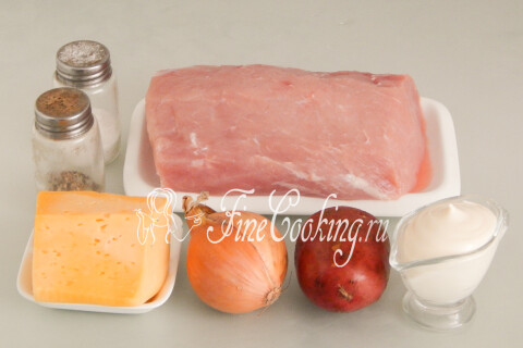 Продукты для мяса по-французски: свинина, картофель, лук, сыр и майонез