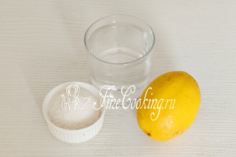 Продукты для лимонной настойки на водке: лимоны, водка и сахарный песок.
