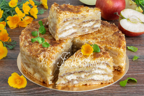 Пирог насыпной 3 стакана с яблоками, нарезанный кусочками к чаю.