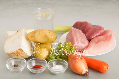 Продукты для супа Пихельштайнер: вода, говядина, свинина и курица, картофель, лук, лук-порей, сельдерей, морковь и паприка.