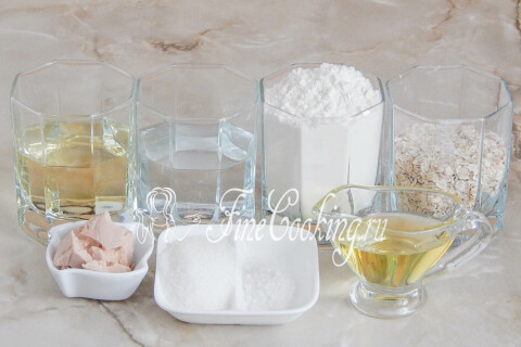 Продукты для хлеба на вине: пшеничная мука, овсяные хлопья, вино и дрожжи