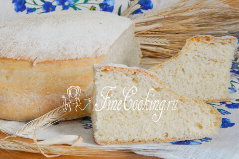 Украинская паляница в разрезе, с хрустящей корочкой и мягким мякишем