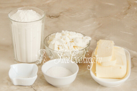 Продукты для песочного теста с творогом: мука, творог, сливочное масло, сахар и соль