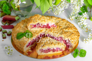 Песочный (тертый) пирог с ревенем и сметаной в духовке