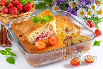 Пирог с клубникой и ревенем в духовке