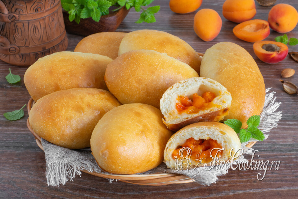 Пирожки с абрикосами — готовое блюдо