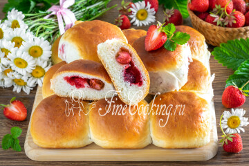 Пирожки с клубникой в духовке