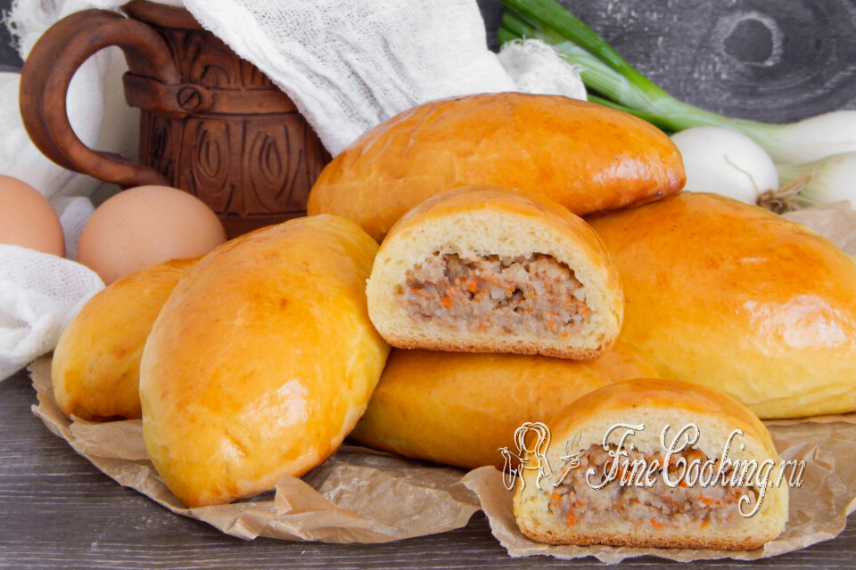 Пирожки с мясом в духовке — готовое блюдо