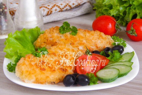 Готовые котлеты крупным планом с хрустящей золотистой корочкой.