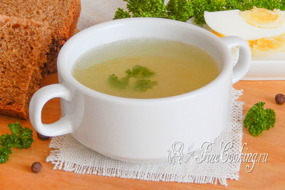 Прозрачный куриный бульон — готовое блюдо